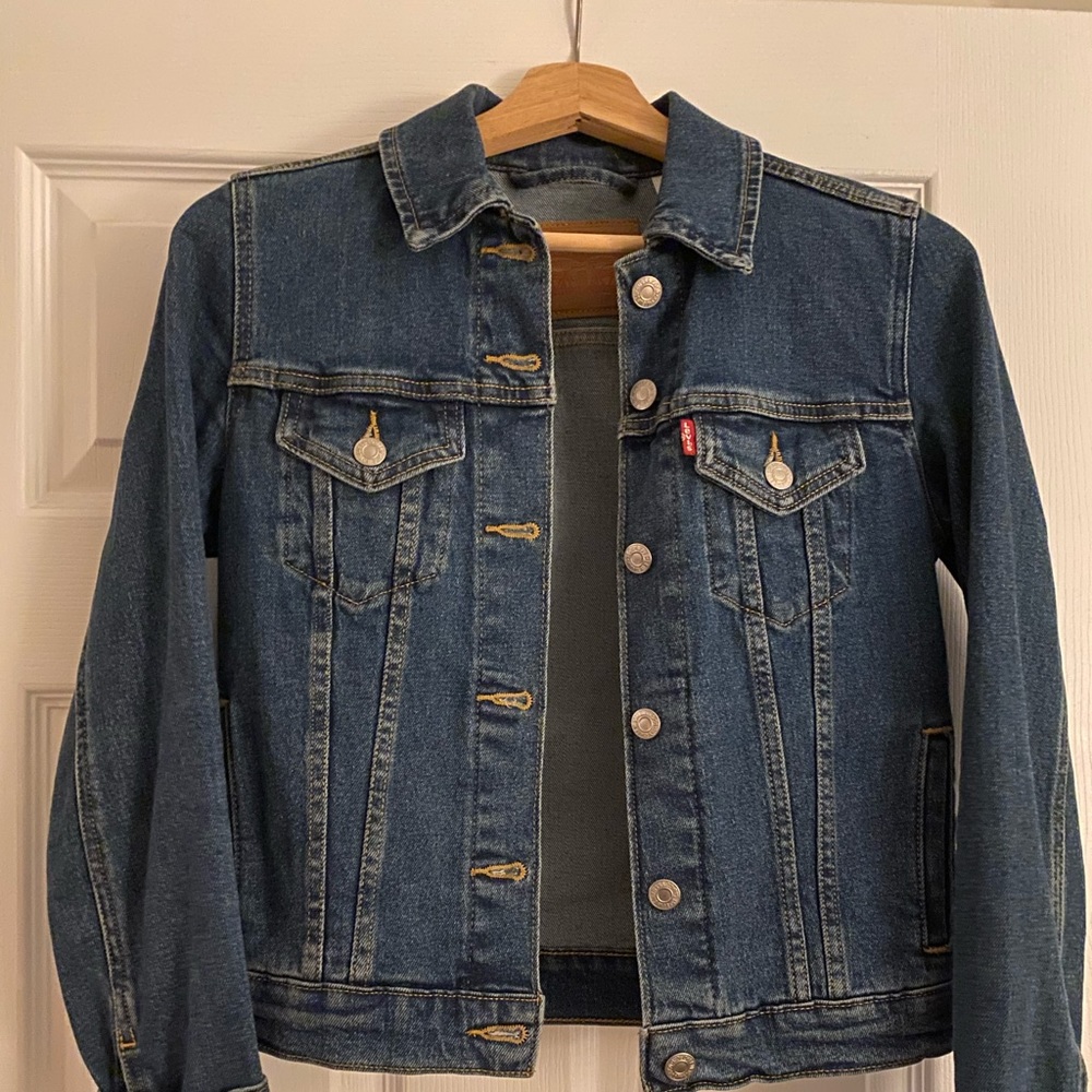 Levi’s cropped style trucker denim jacket
